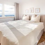 Moderne 2-zimmer-wohnung Mit Atemberaubender Skyline Aussicht Auf Frankfurt! * Steinbach im Taunus