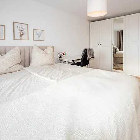 Moderne 2-zimmer-wohnung Mit Atemberaubender Skyline Aussicht Auf Frankfurt L Parkplatz L Netflix L Kueche 公寓