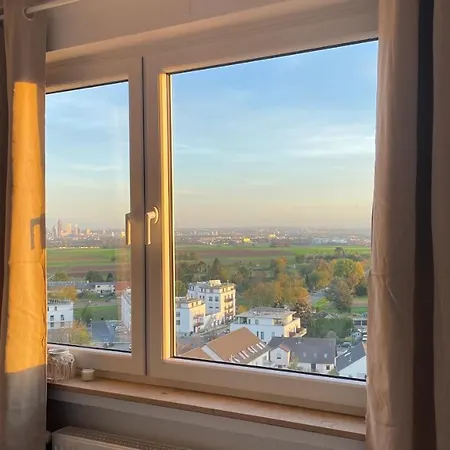 Moderne 2-zimmer-wohnung Mit Atemberaubender Skyline Aussicht Auf Frankfurt L Parkplatz L Netflix L Kueche