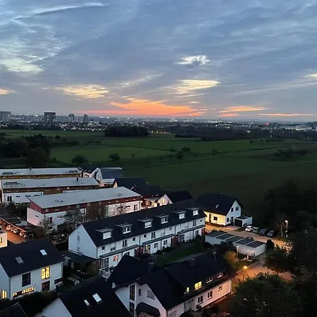 Moderne 2-zimmer-wohnung Mit Atemberaubender Skyline Aussicht Auf Frankfurt L Parkplatz L Netflix L Kueche *