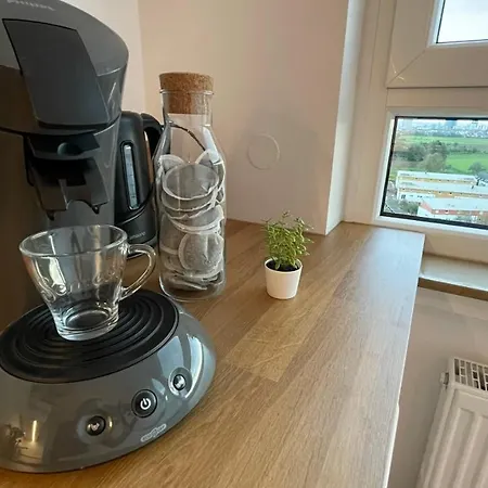 Moderne 2-zimmer-wohnung Mit Atemberaubender Skyline Aussicht Auf Frankfurt! *