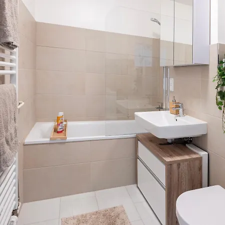 Moderne 2-zimmer-wohnung Mit Atemberaubender Skyline Aussicht Auf Frankfurt L Parkplatz L Netflix L Kueche 公寓 *