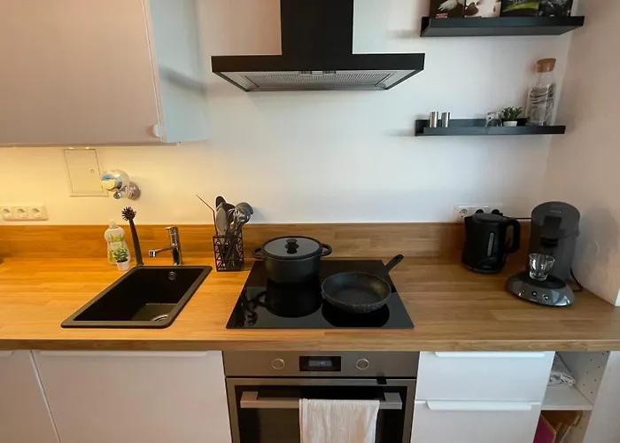 Moderne 2-zimmer-wohnung Mit Atemberaubender Skyline Aussicht Auf Frankfurt!